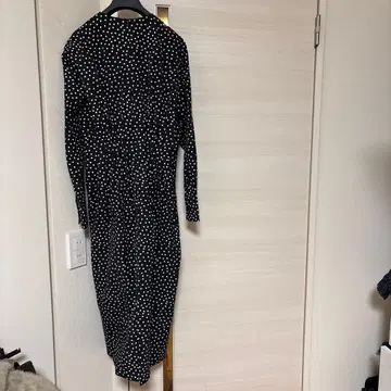 미라 오웬 물방울 패턴 긴팔 원피스