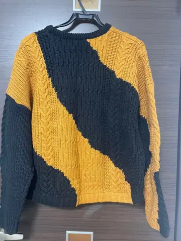 MOUSSY 블랙 오렌지 니트 스웨터