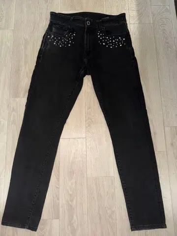 스터드 장식 블랙 스키니 데님 US drip