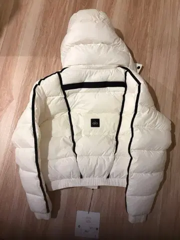 택 포함 미사용 새상품 alo 다운 자켓 XS 아이보리