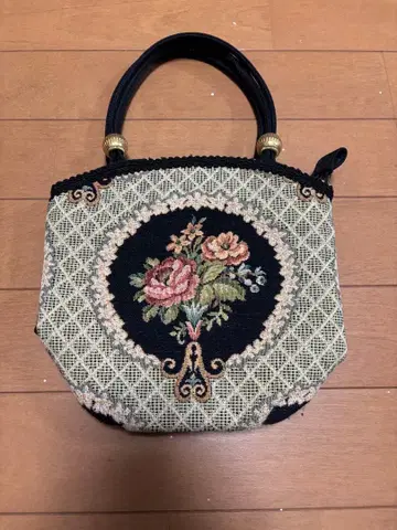 꽃무늬 자수 핸드백