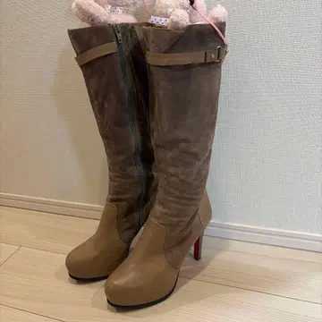 베이지 스웨이드 롱 부츠 하이힐