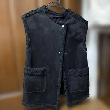 블랙 보아풍 베스트 슬리브리스 카스타네