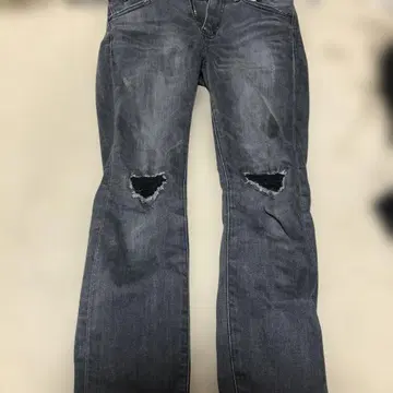 데미지 가공 다크 블루 데님 청바지