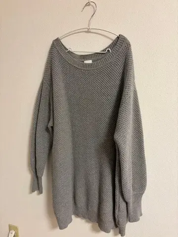 그레이 짜임 무늬 긴팔 니트