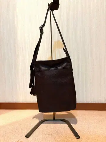 aniary 숄더백 다크 브라운