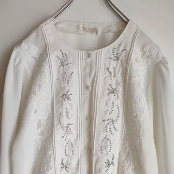 화이트 블라우스 자수 비즈 장식 빈티지 디자인 블라우스 화이트