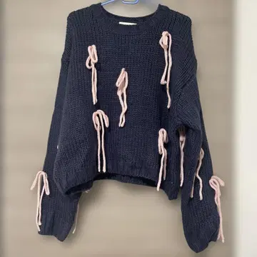 앨리슨 브라운 네이비 리본 포함 니트 스웨터