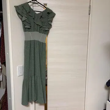 프릴 달린 그린 맥시 드레스