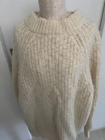 AP STUDIO 크림색 오버 사이즈 니트