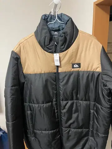 Quiksilver 다운 자켓 블랙/베이지