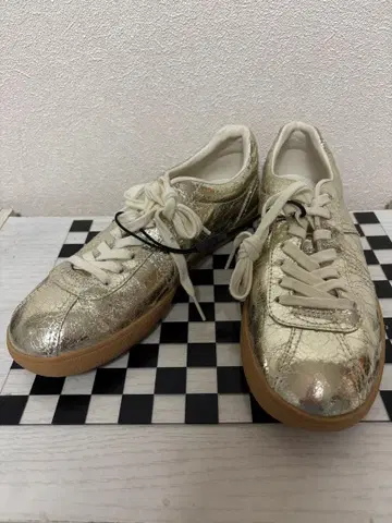 ZARA 메탈릭 실버 스니커즈 38