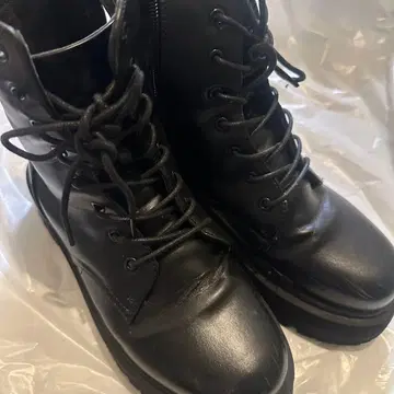 블랙 레이스업 부츠 240