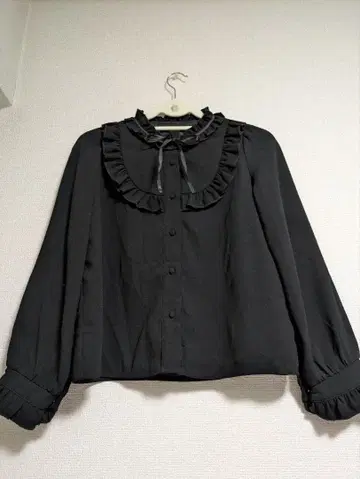 evelyn 가는 리본 옷깃 블라우스