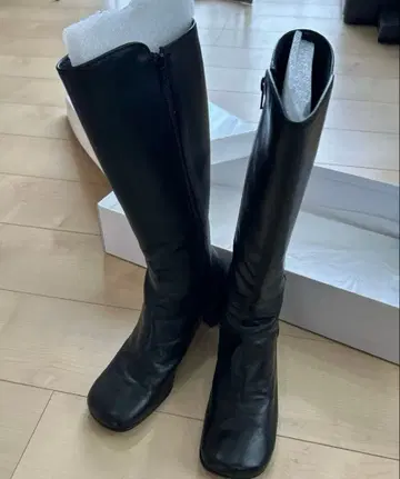 [새상품급] ing 잉그 롱 부츠 사이드 지퍼 BK 가죽 와이드 힐 24