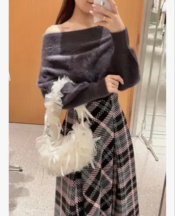 스나이델 폭스 알파카 오프숄더 풀오버