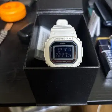 CASIO G-SHOCK 화이트 모델