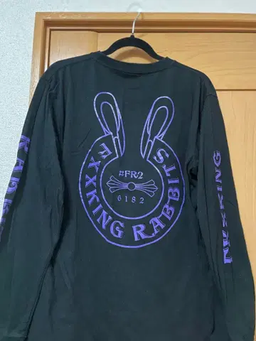 롱 슬리브 티셔츠 블랙 프린트