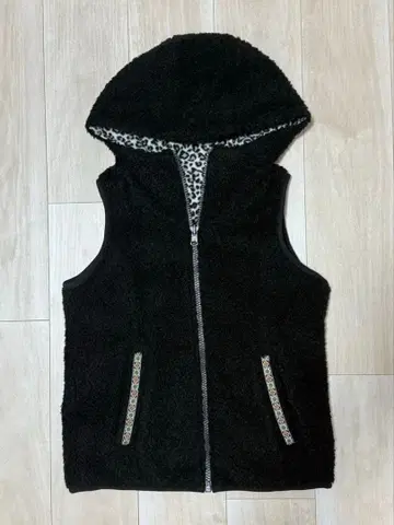 준앤로페 리버서블 후드 부착 보아&플리스 베스트 자켓 사이즈 M