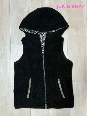 준앤로페 리버서블 후드 부착 보아&플리스 베스트 자켓 사이즈 M