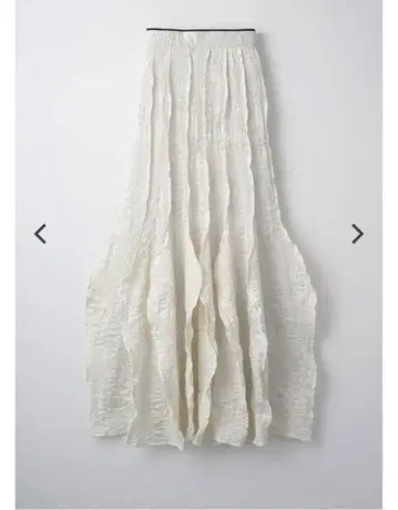 MURRAL 'Inflate' petal skirt (White)