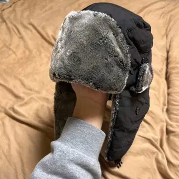 플라이트 캡 블랙과 그레이 퍼