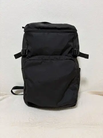 무인양품 어깨 부담을 줄이는 발수 백팩 28L 블랙 PC 수납 가능 블랙