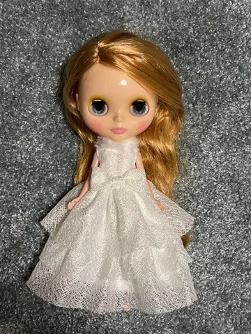 네오 브라이스 인형 화이트 레이스 드레스