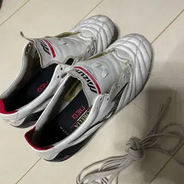 미즈노 네오 축구화 스파이크 화이트/레드