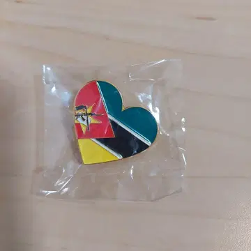 오사카 간사이 만박 모잠비크 핀 배지 하트