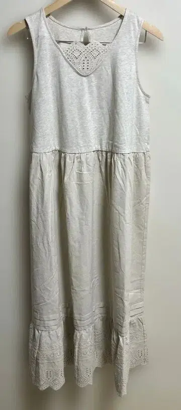 새상품 사만사 모스모스 컷 절개 페치 원피스 베이지