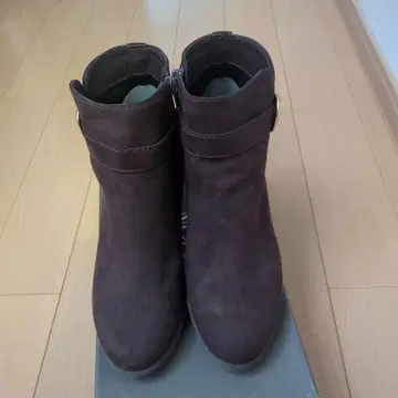 다크 브라운 스웨이드 부츠