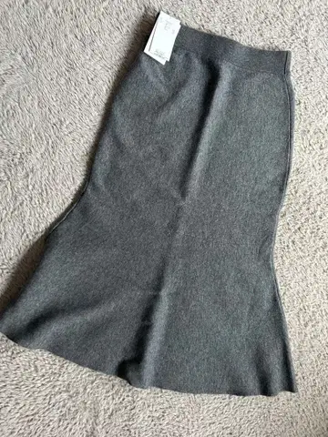 미사용 택 포함 미라 오웬 니트 스커트