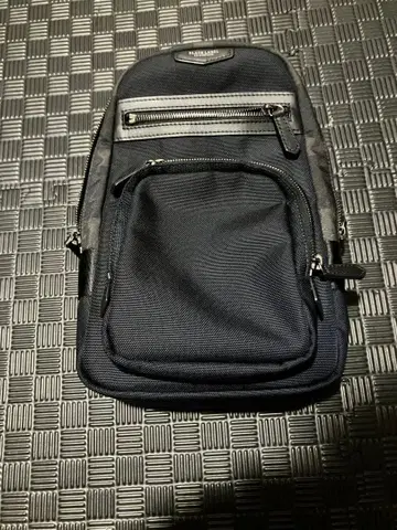 블랙 라벨 숄더백