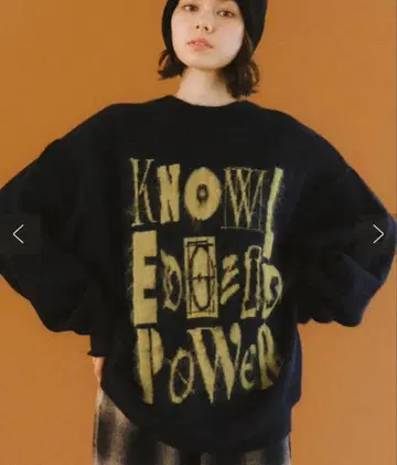 [ WHIMSIC ] 빅 로고 니트 네이비