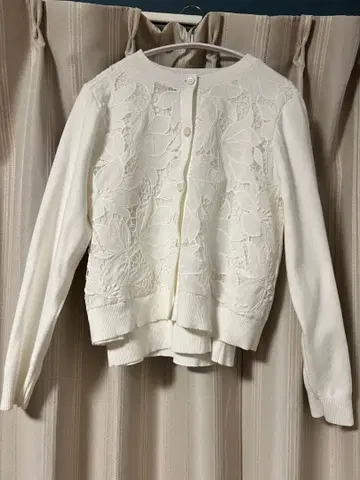 JUSGLITTY 화이트 레이스 장식 긴팔 가디건