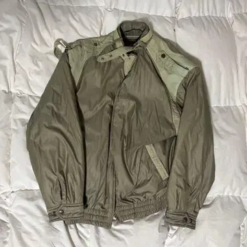 짧은 기어 봄버 자켓