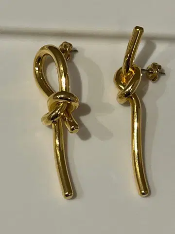 골드 매듭 디자인 귀걸이