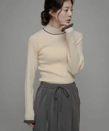 써니 레이블 소매 프릴 하이넥 풀오버 이번 시즌 신상 니트 OFFxGRY