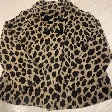 컨디션 최상 레오파드 무늬 울 혼방 숏코트 L
