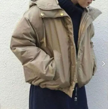 ADAM ET ROPE 후드 부착 다운 자켓 베이지