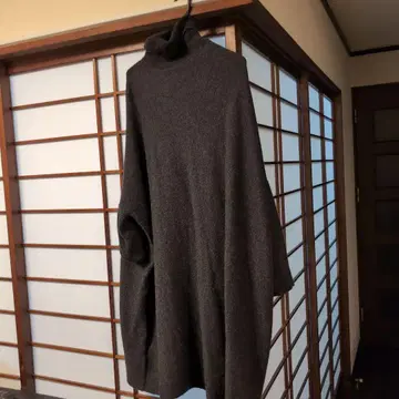 다크 그레이 오버 사이즈 터틀넥 니트