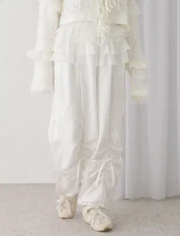 merry jenny 새틴 프릴 와이드 팬츠