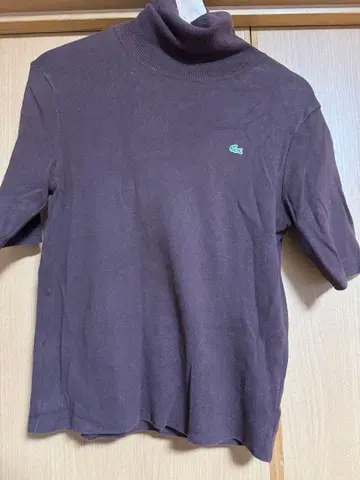 LACOSTE 브라운 하이넥 반팔 니트 42