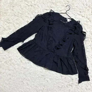 H&M 프릴 블라우스 레이스 페플럼 밑단 걸리시 깔끔한 블랙