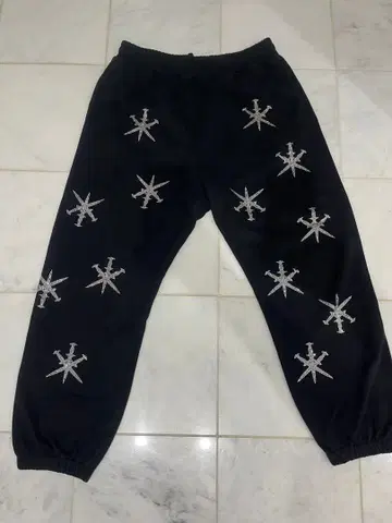 UNKNOWN LONDON 스팽글 블랙 조거 팬츠