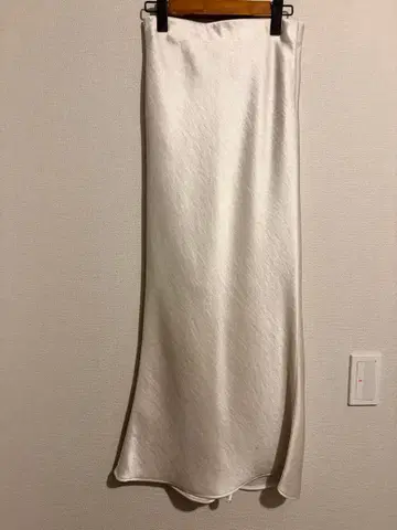 COCUCA 새틴 타이트 스커트