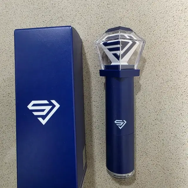 슈퍼주니어 응원봉 립밤