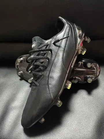 KING 블랙 축구화 스파이크