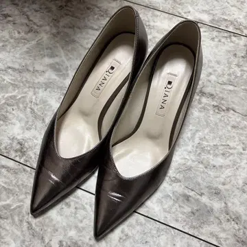 DIANA 브라운 스틸레토 하이힐